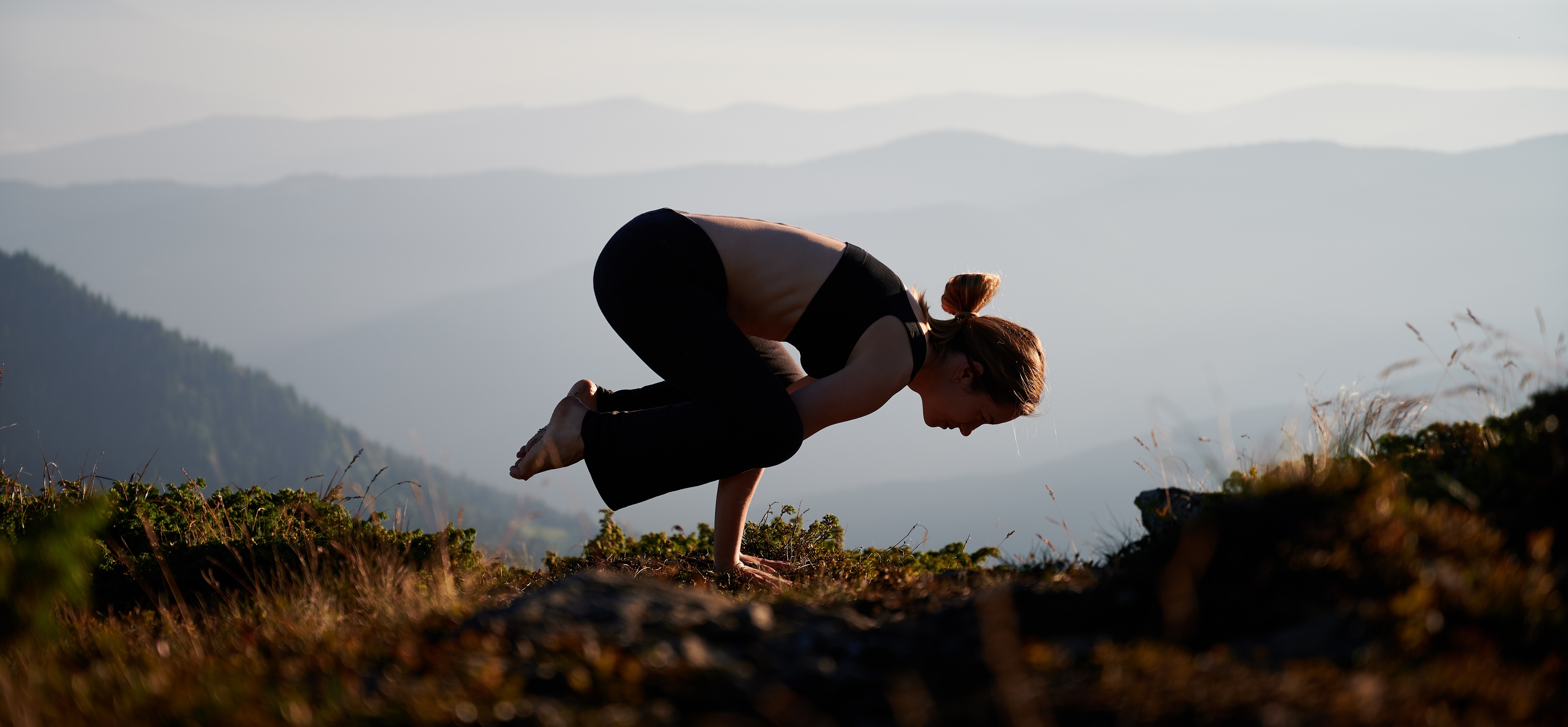 Une femme qui fait du yoga